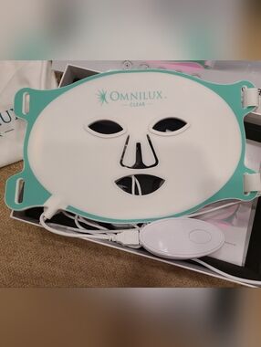 Omnilux Clear LED Skincare Mask - White and Pink